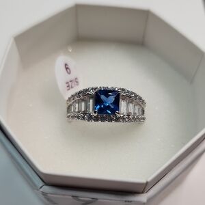 Elegant Blue and Silver Women's Ring